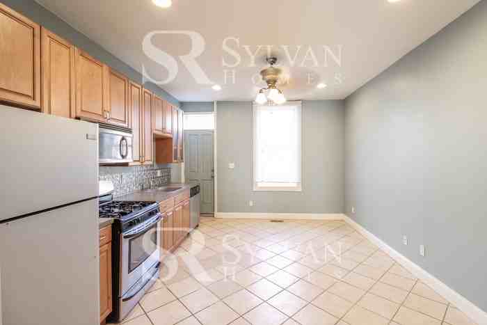 3304 E Baltimore St - Photo 7 of 16