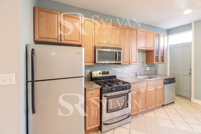 3304 E Baltimore St - Photo 7 of 15