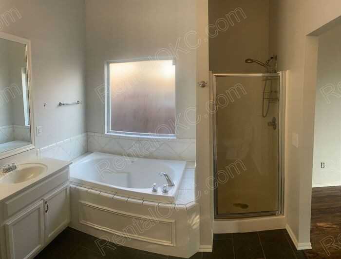 932 Oak Creek Dr - Photo 5 of 36