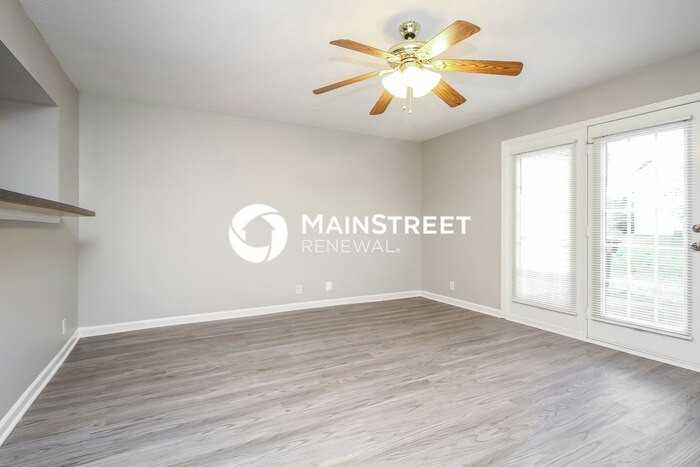 8008 Logan Dr - Photo 5 of 17