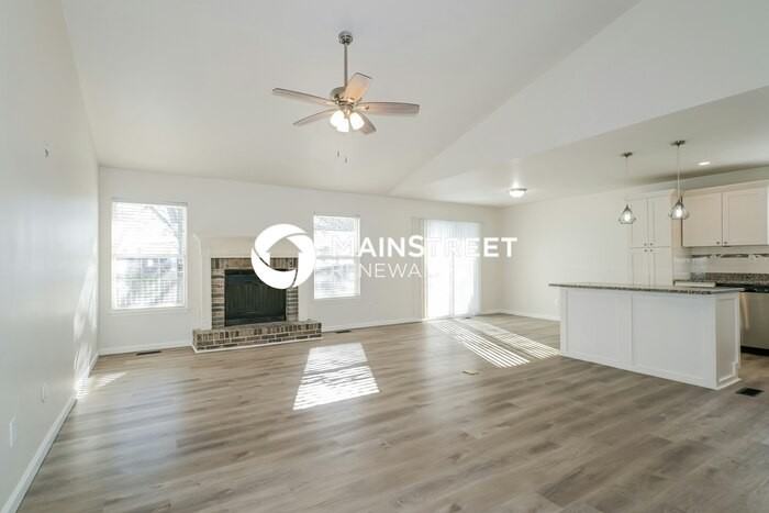 503 Northview Ct W - Photo 3 of 17