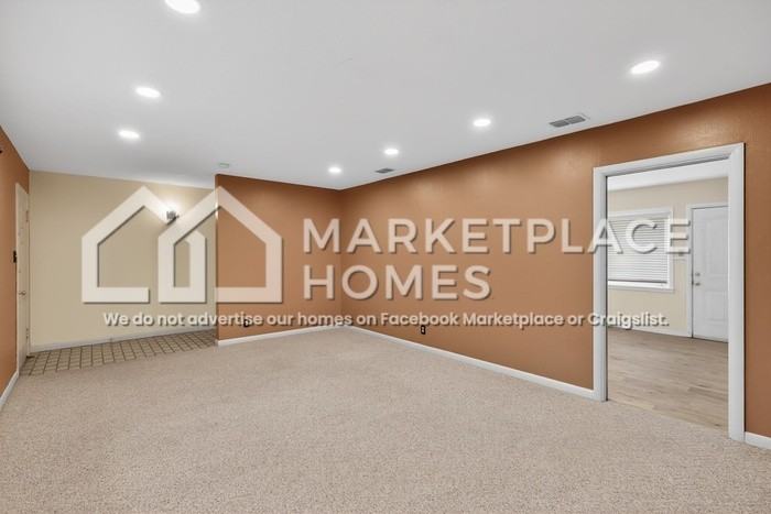 1209 Harvey St - Photo 6 of 25