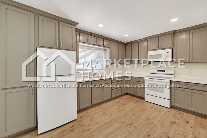 1209 Harvey St - Photo 7 of 25