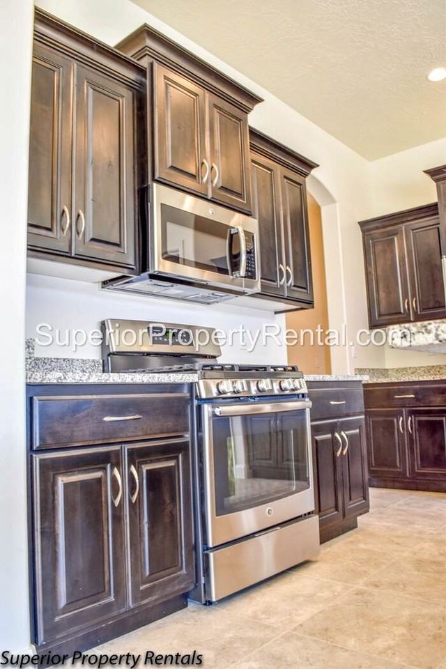 3353 S 2330 E - Photo 5 of 19