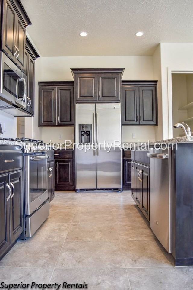 3353 S 2330 E - Photo 6 of 19