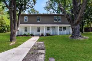 featured image of 6 Ne Castle Ct