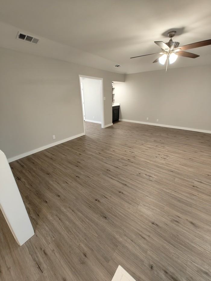 2404 Northtown Ct - Photo 3 of 28