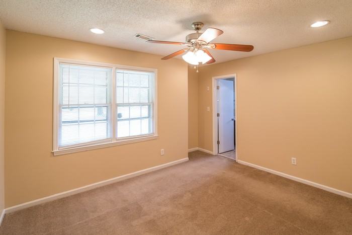 306 Gippy Dr - Photo 2 of 10