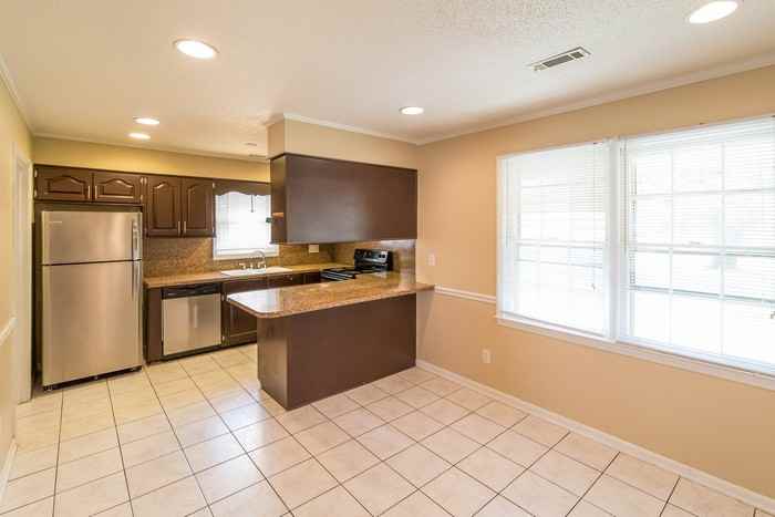 306 Gippy Dr - Photo 3 of 10