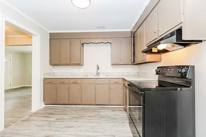 503 Hawkins Ave - Photo 5 of 12