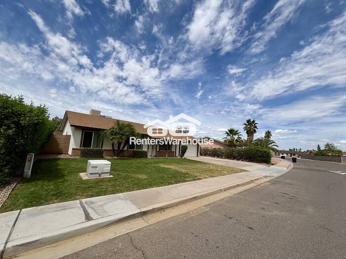 318 N Los Feliz Dr - Photo 2 of 26