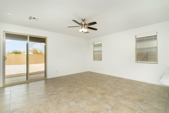 6326 W Raymond St - Photo 2 of 20