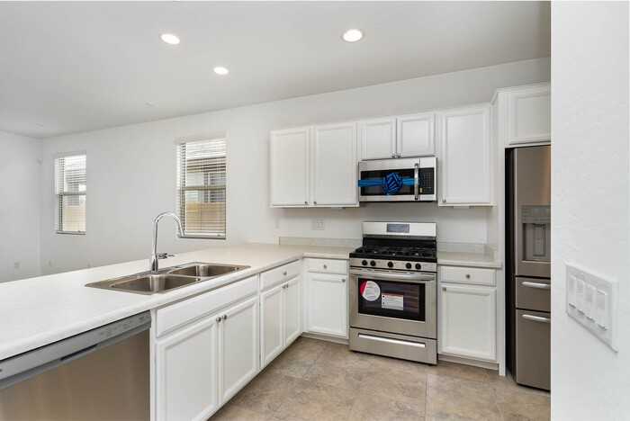 6326 W Raymond St - Photo 4 of 20