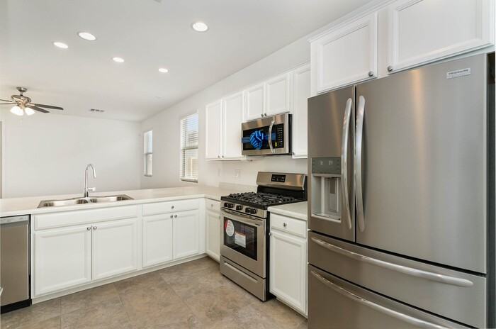 6326 W Raymond St - Photo 5 of 20