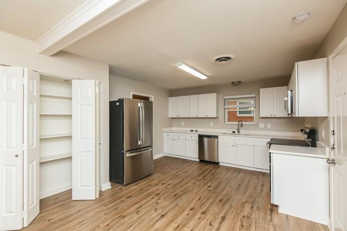 3556 Wosley Dr - Photo 6 of 16