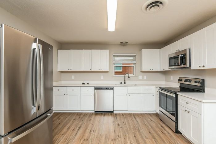 3556 Wosley Dr - Photo 7 of 16