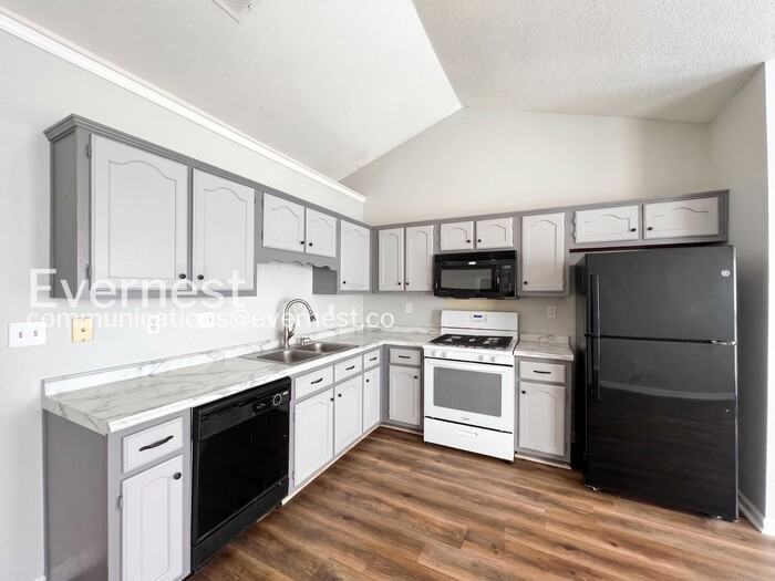 5370 Woodchase Dr - Photo 4 of 25