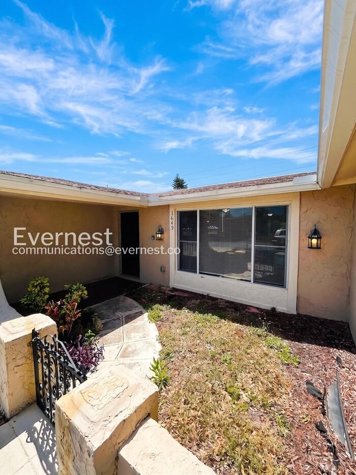 1649 Dartmouth Dr - Photo 3 of 31