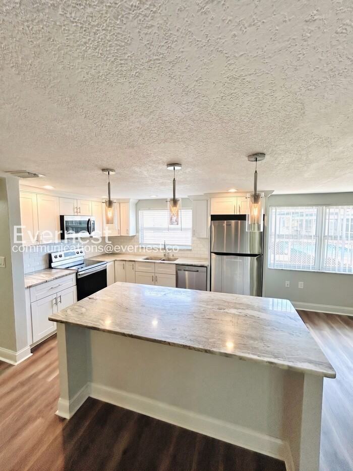 1649 Dartmouth Dr - Photo 4 of 31