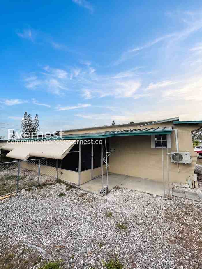 2133 Melody Dr - Photo 2 of 24