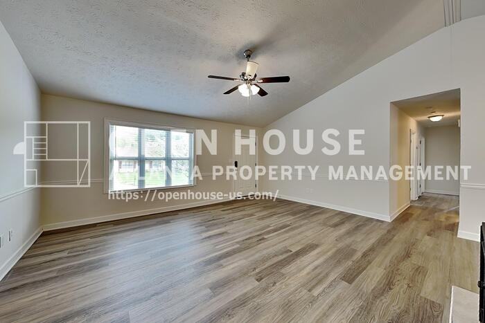 607 River Bend Cir Sw - Photo 5 of 23