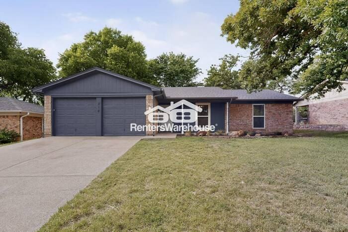 216 Laura Dr - Photo 2 of 43