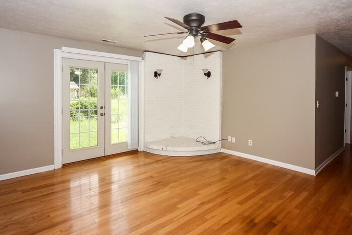 6405 Kellum Dr - Photo 2 of 11