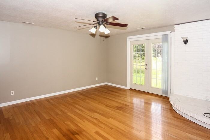 6405 Kellum Dr - Photo 3 of 11