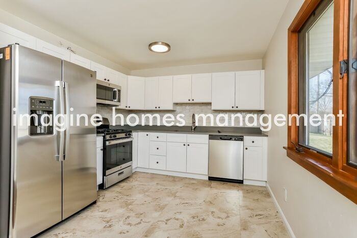 1117 Burgundy Ln - Photo 4 of 15