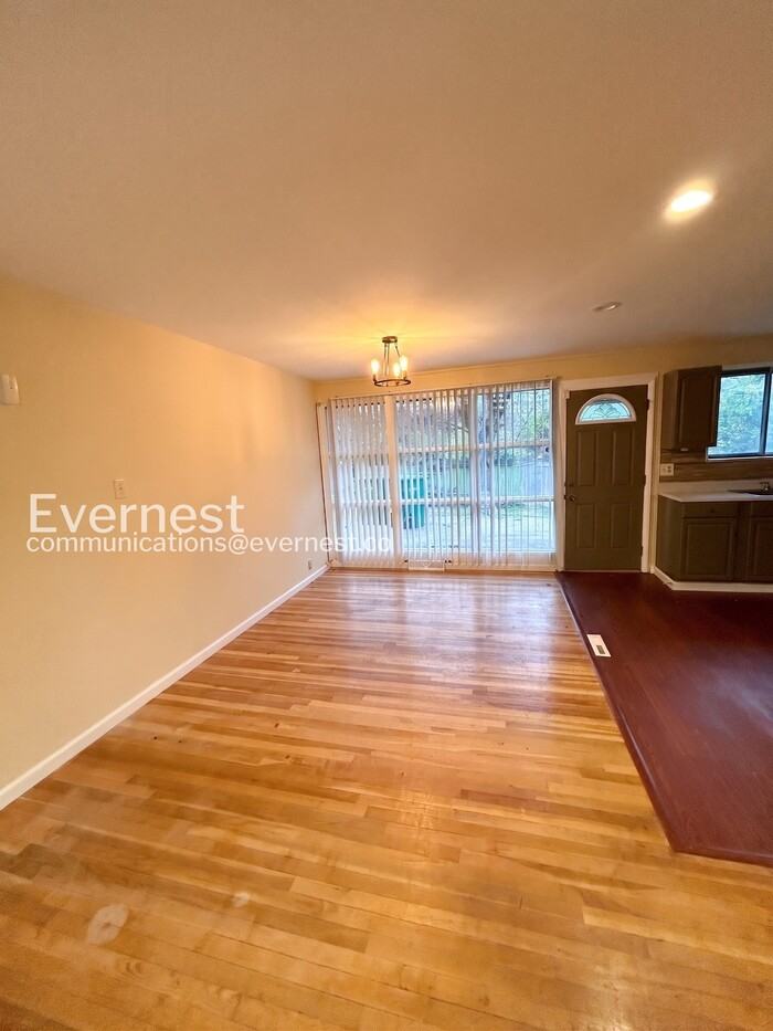 10322 Monarch Dr - Photo 3 of 18