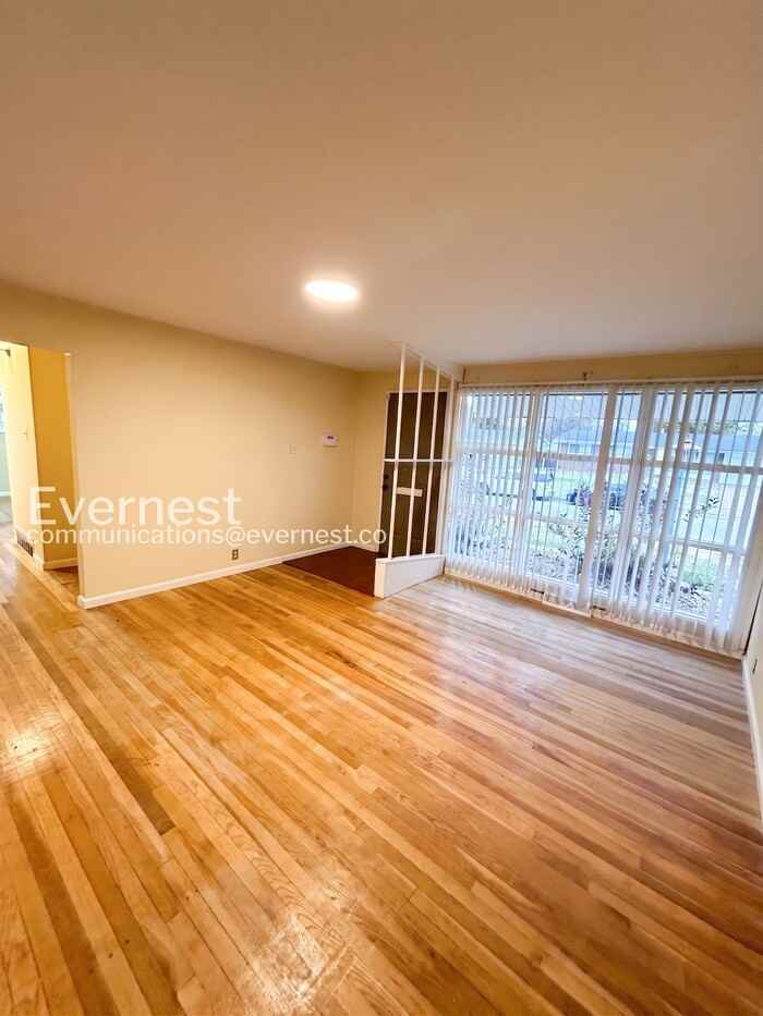 10322 Monarch Dr - Photo 4 of 18