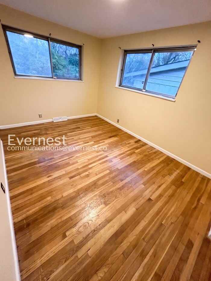 10322 Monarch Dr - Photo 6 of 18