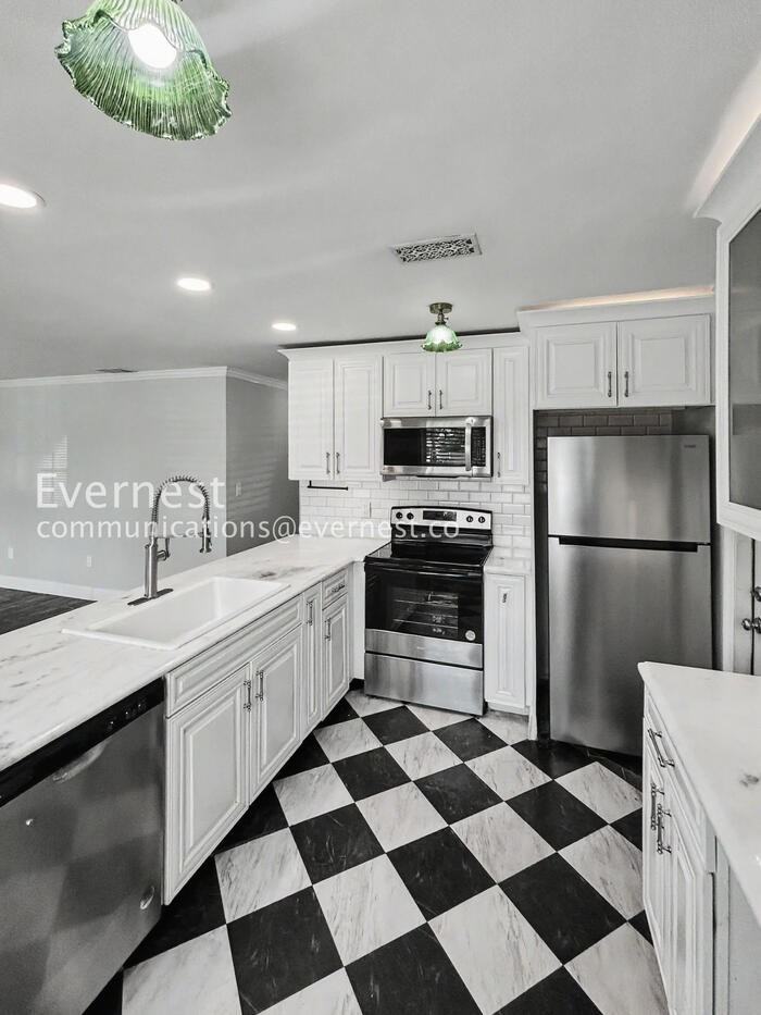 1885 Shore Acres Blvd Ne - Photo 3 of 36