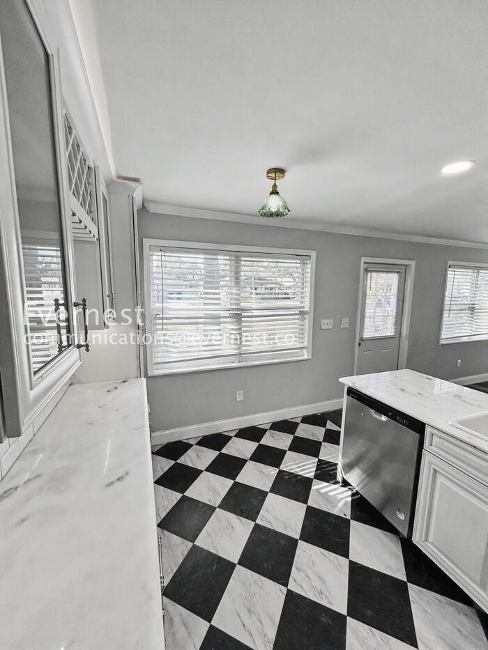 1885 Shore Acres Blvd Ne - Photo 5 of 36