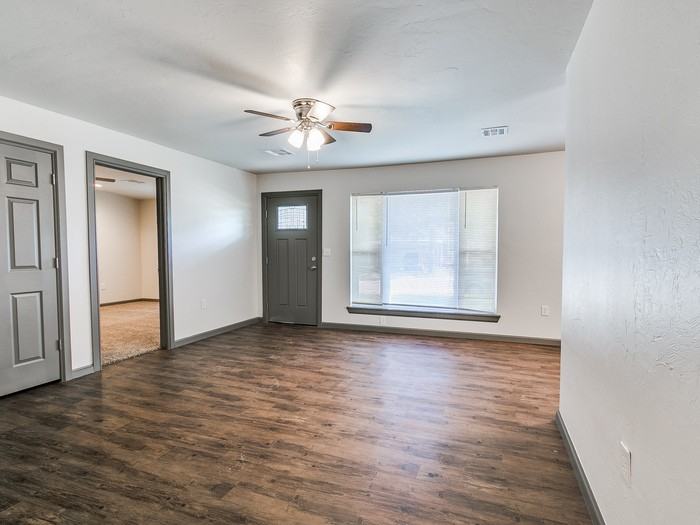 2416 Nw 42nd St - Photo 3 of 18