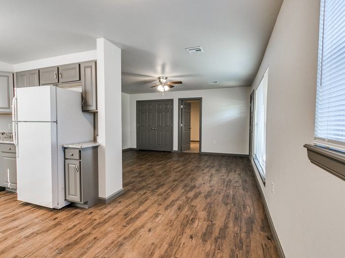 2416 Nw 42nd St - Photo 7 of 18