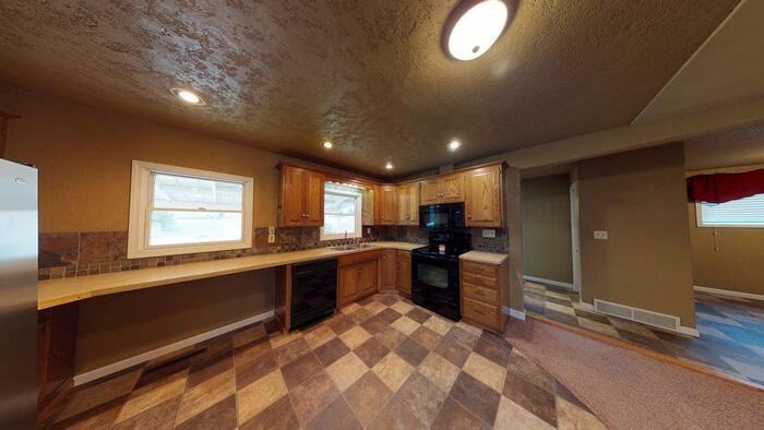 811 6th Ave Nw - Photo 2 of 13