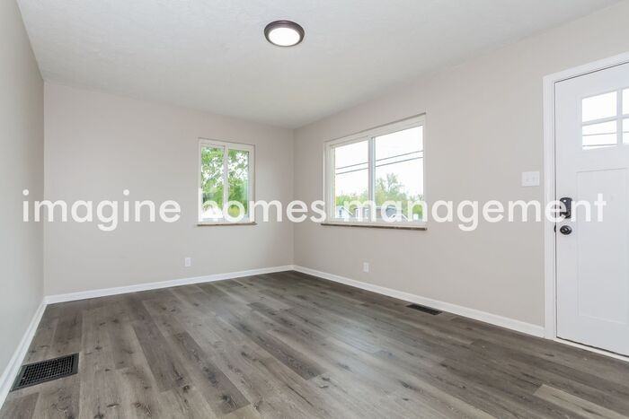 563 Greenwell Ave - Photo 5 of 16