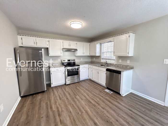 321 Sadler Dr - Photo 3 of 28