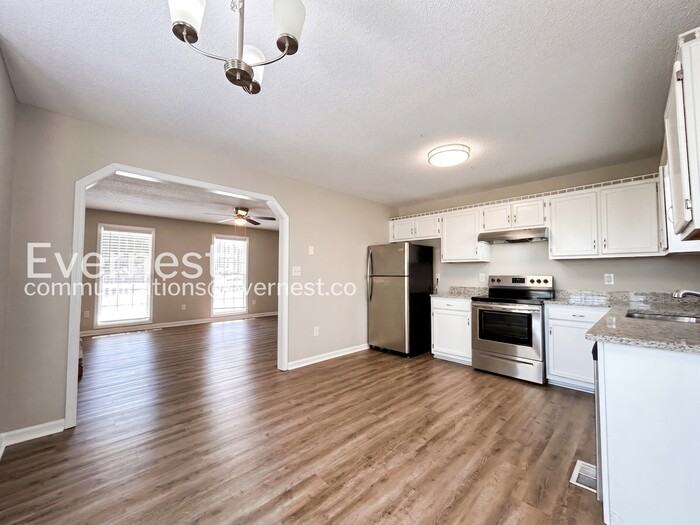 321 Sadler Dr - Photo 4 of 28