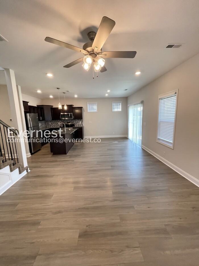 215 King Rd - Photo 4 of 28