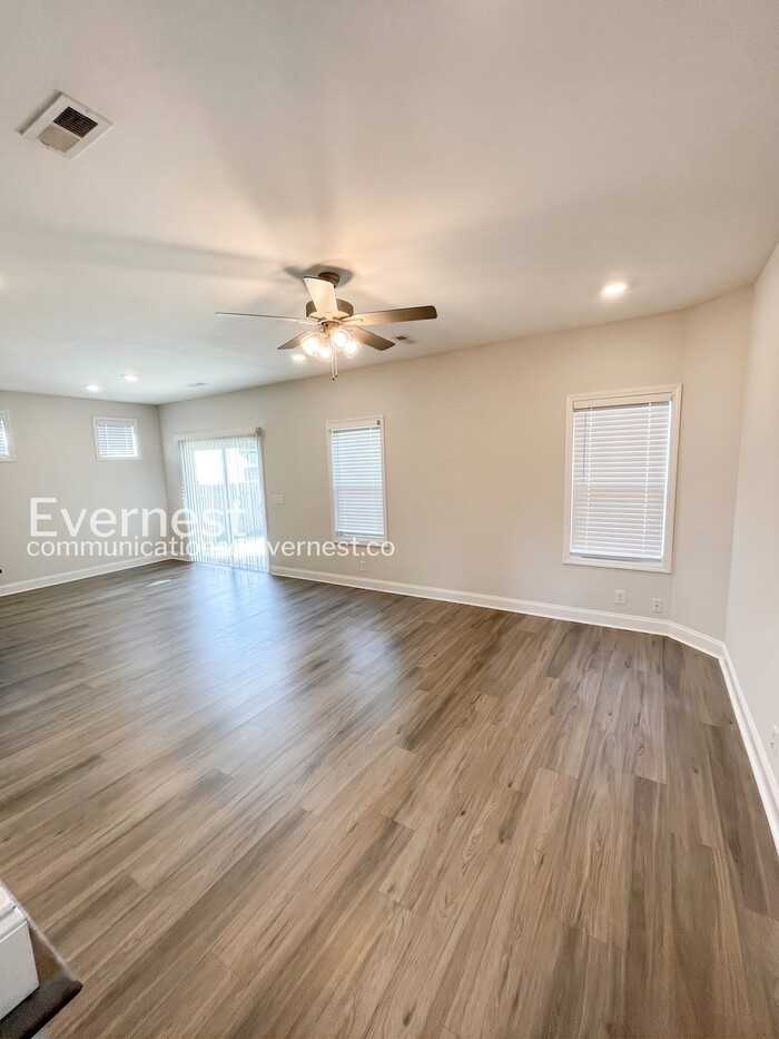 215 King Rd - Photo 6 of 28