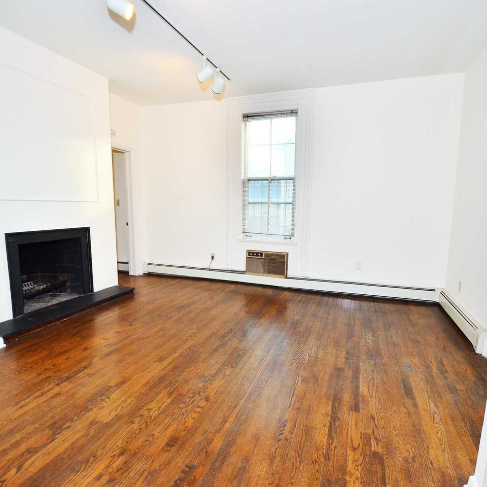 345 Denniston St #12 - Photo 2 of 7