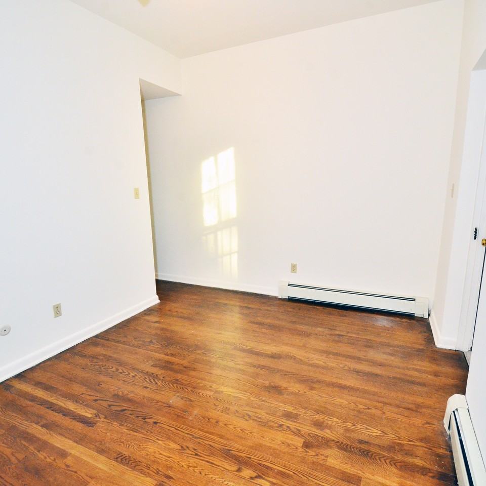 345 Denniston St #12 - Photo 4 of 7