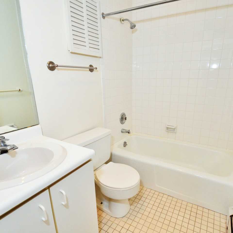 345 Denniston St #12 - Photo 6 of 7