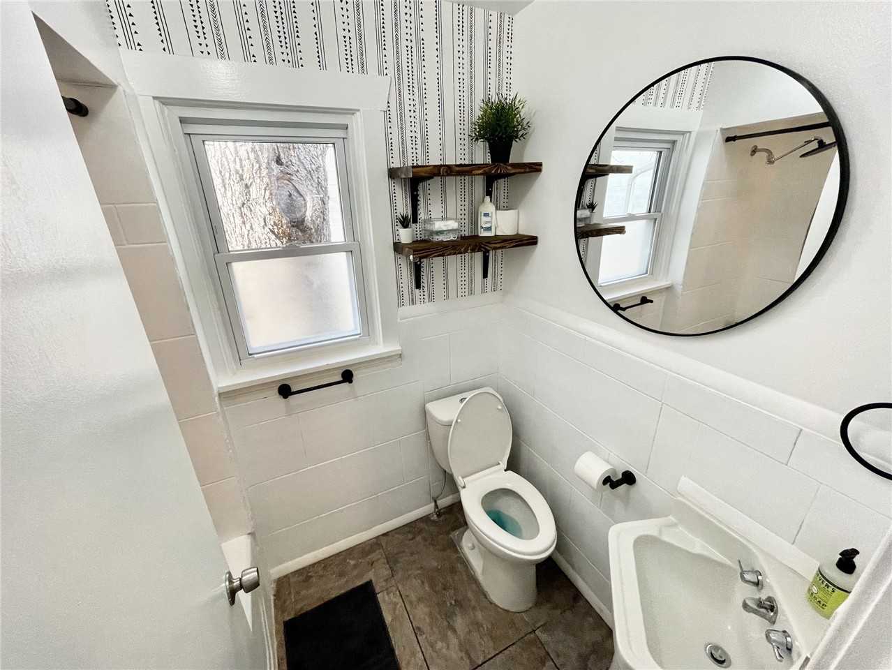 922 E Elm Ave - Photo 5 of 11