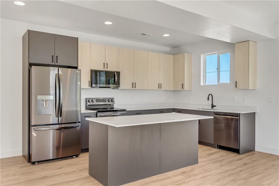 5913 Wasatch Dr - Photo 2 of 17