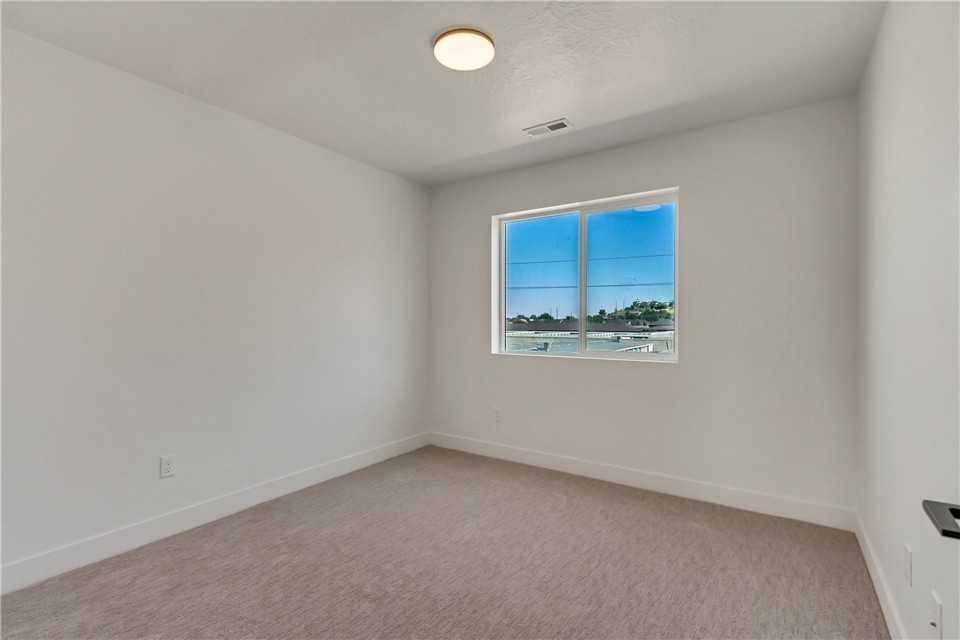 5913 Wasatch Dr - Photo 4 of 17