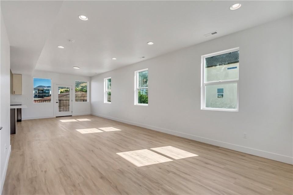 5913 Wasatch Dr - Photo 5 of 17