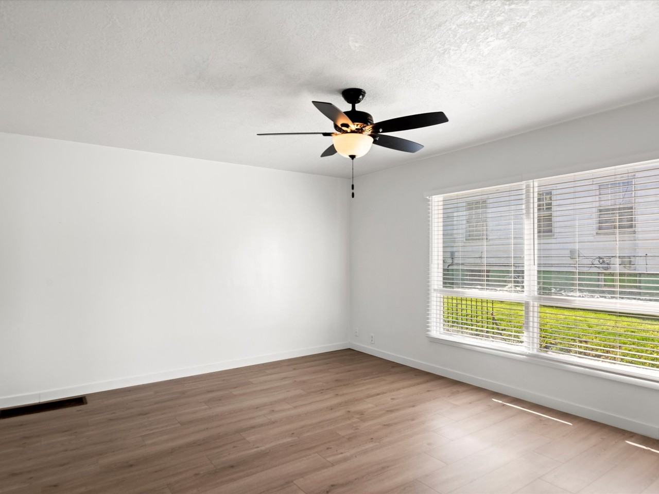 3830 Raymond Ave - Photo 4 of 26